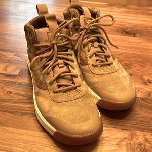 Vans UltraRange Tan Suede